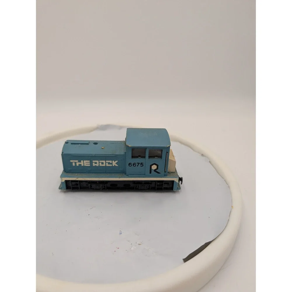 Mehano Vintage Rock Island The Rock 6675 HO Scale Diesel Locomotive Blue White